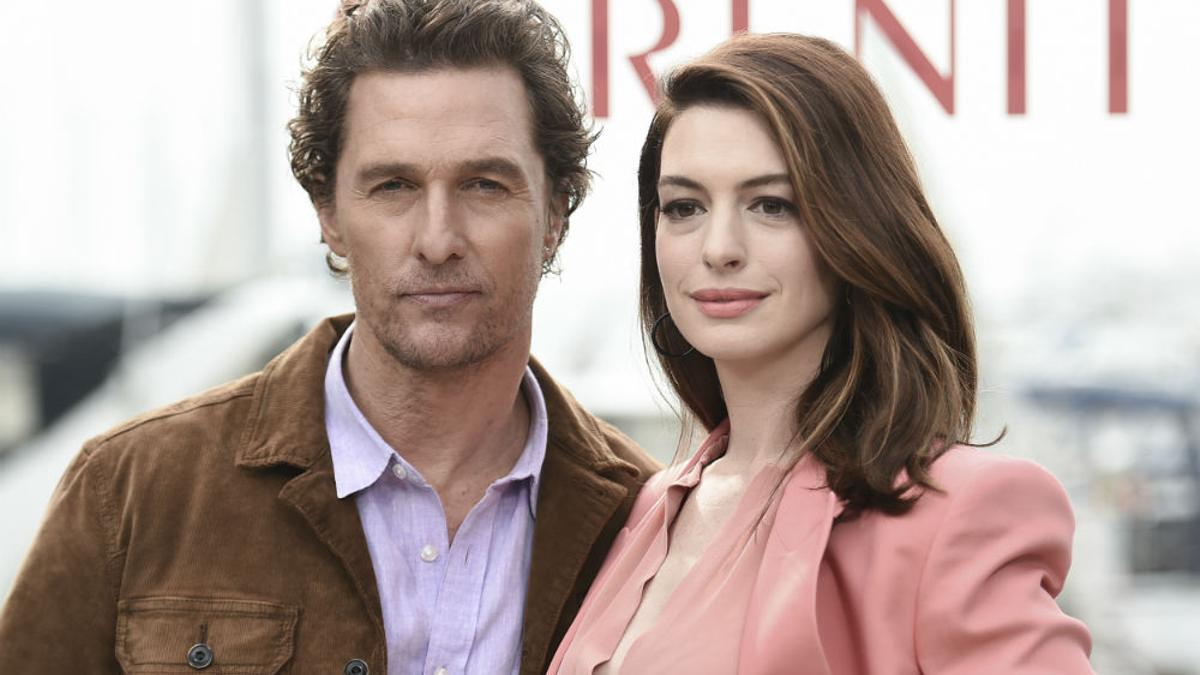 Matthew McConaughey junto a Anne Hathaway en la presentación de 'Serenity'