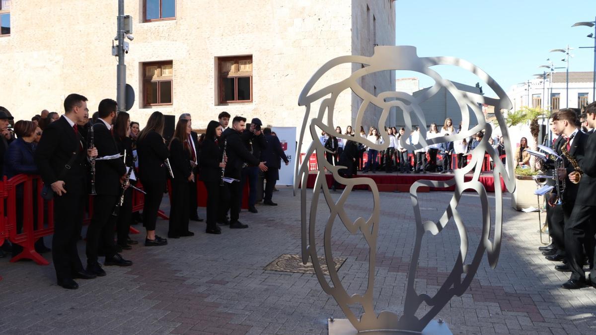 Alaquàs inaugura una escultura en homenaje al Cant de la Carxofa