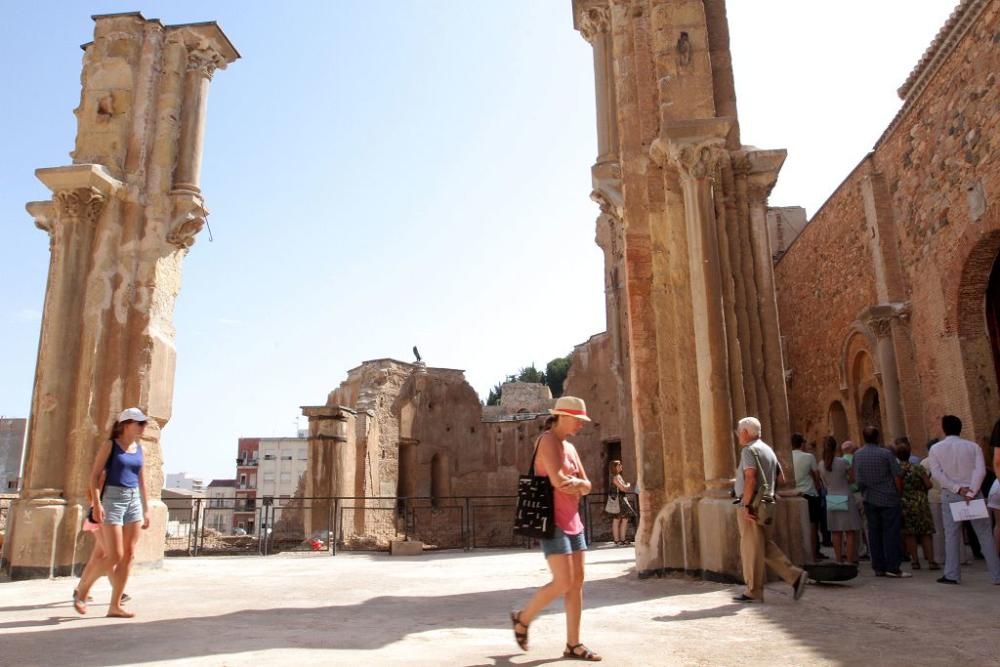 Primeros visitantes a la Catedral Vieja de Cartagena