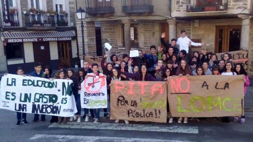 Estudiantes del IES Valverde Lucerna de Puebla secundan la huelga