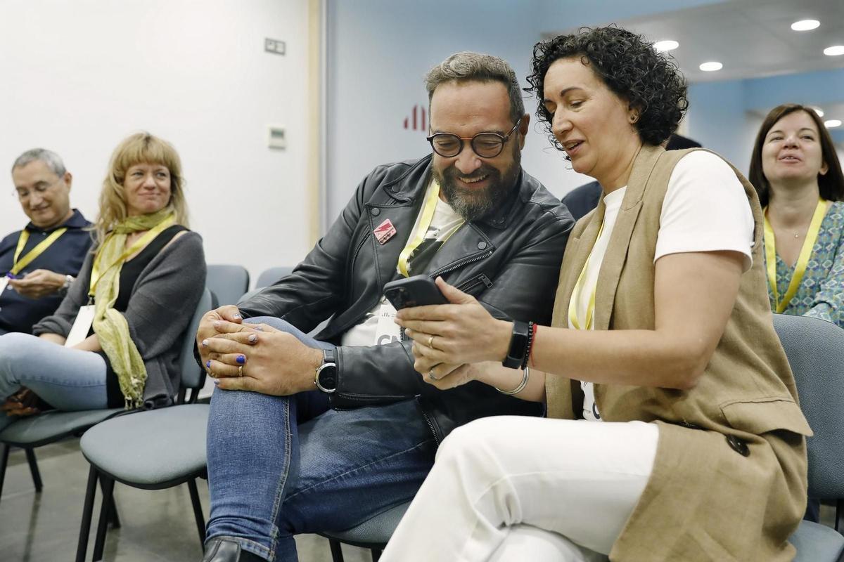 Juli Fernández y Marta Rovira antes del consejo nacional de ERC de este sábado.