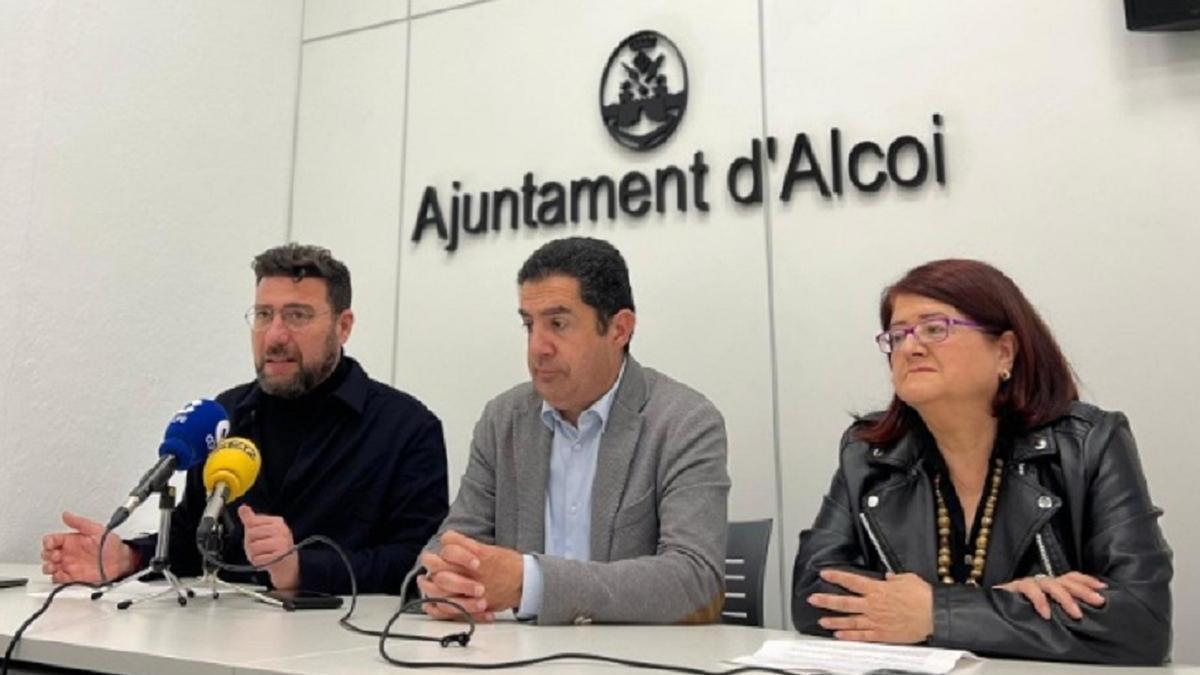Presentación de la Feria de Habilitades de FP, con el vicealcalde -izquierda-, el alcalde y la presidenta de la Cámara de Comercio
