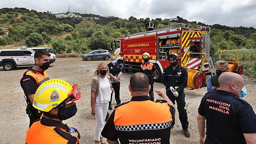 La alcaldesa de Marbella presenció el simulacro.