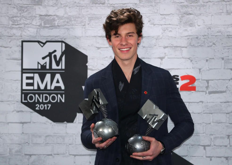 Canadian singer Shawn Mendes poses with his ...