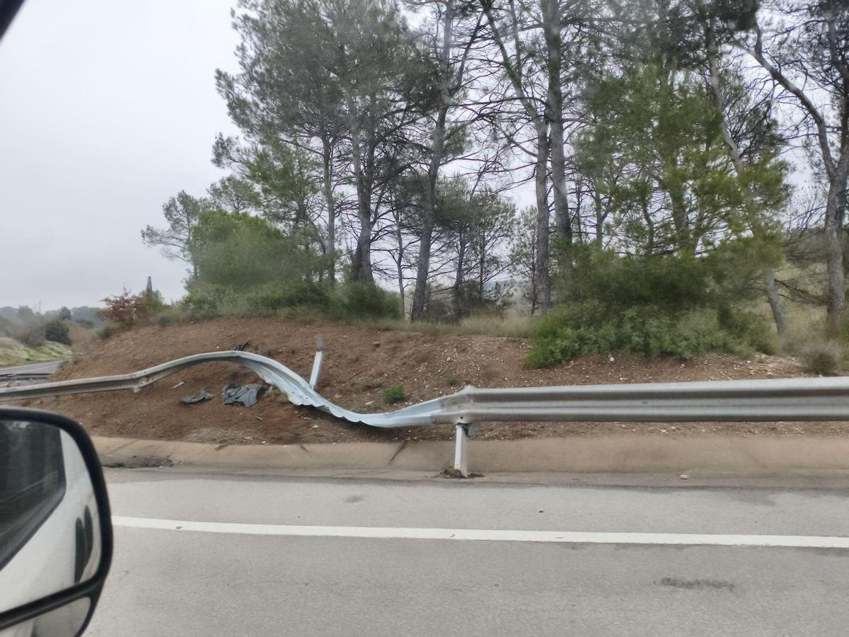 Tanca contra la que va impactar el vehicle