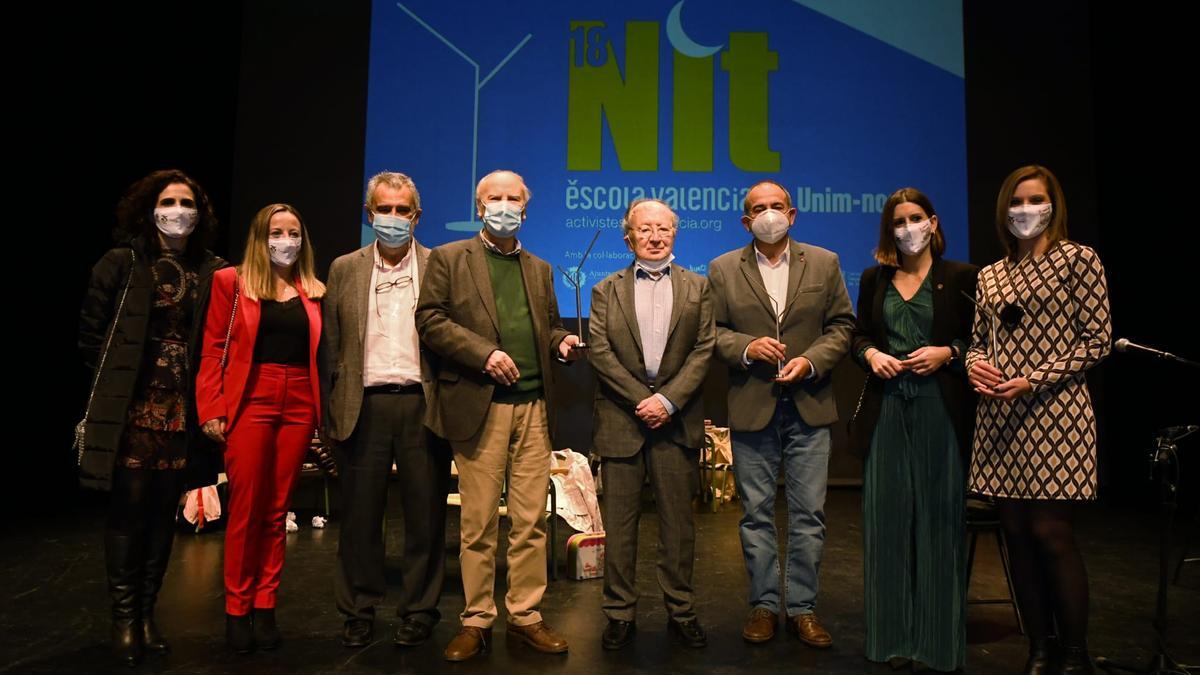 Imagen de los galardonados en la Nit d&#039;Escola Valenciana celebrada en Vila-real.