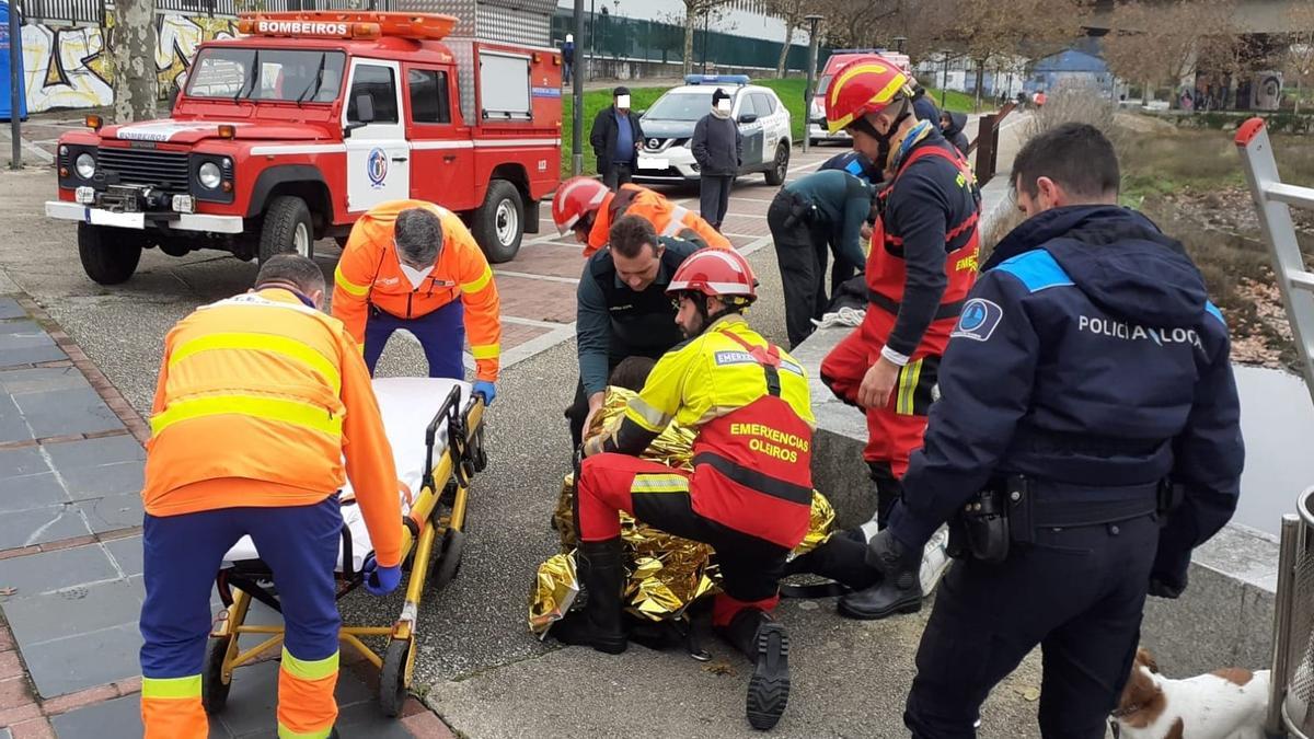 Rescatada tras caer al agua en la ría de O Burgo