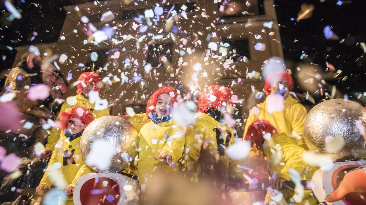 La rua de comparses és un dels moments més animats del Carnaval de Solsona