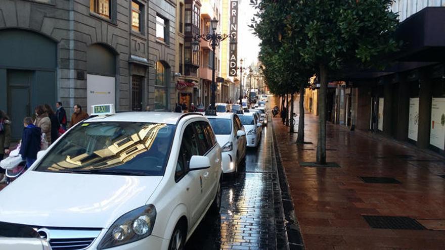 Caravana de taxis en Oviedo.