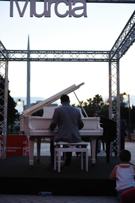 'Pianos en la calle' Paseo Escultor González Moreno