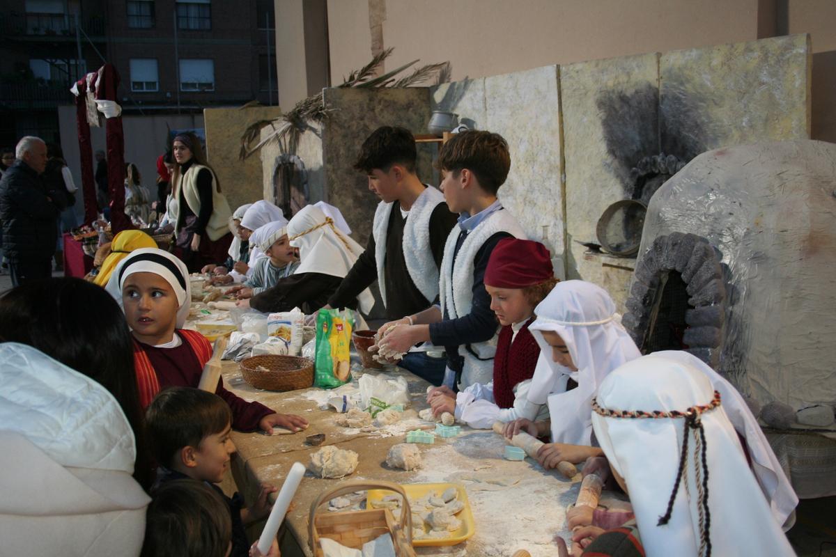 En la panadería, con horno de leña incluido, el trabajo era un no parar.