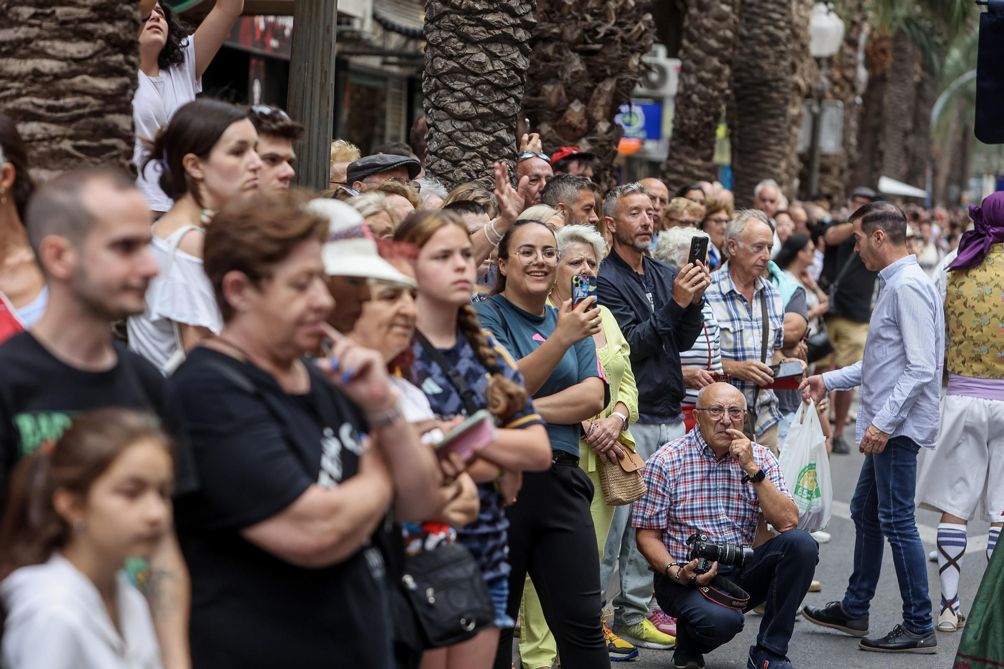 Resumen de los actos de inicio de las Hogueras 2024 ( Mascletà, Pasodoble, Homenaje Foguerers y Barraquers, desfile del Pregón y Pregón oficial )