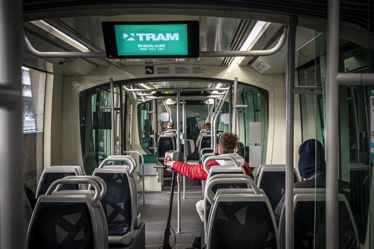 Interior de un tranvía en Barcelona.