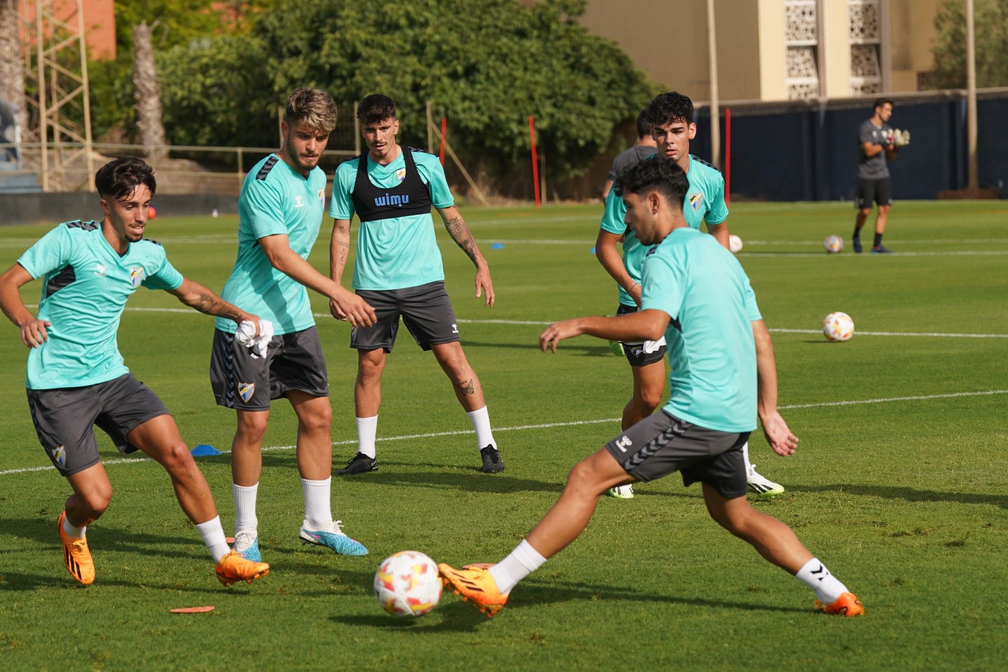 La plantilla del Málaga CF inicia la semana con un nuevo entrenamiento