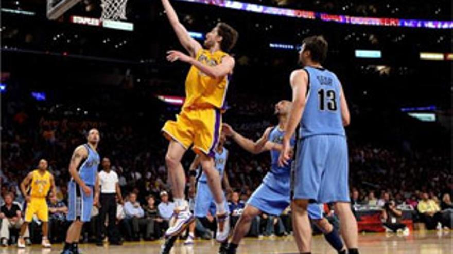 Gasol acerca a los Lakers a la final de conferencia