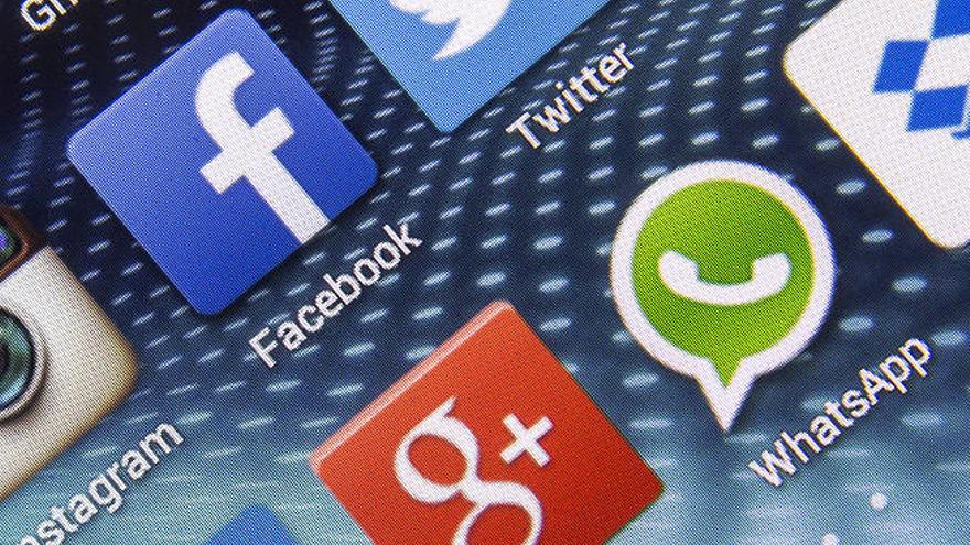 España investiga a Facebook por compartir los datos de WhatsApp