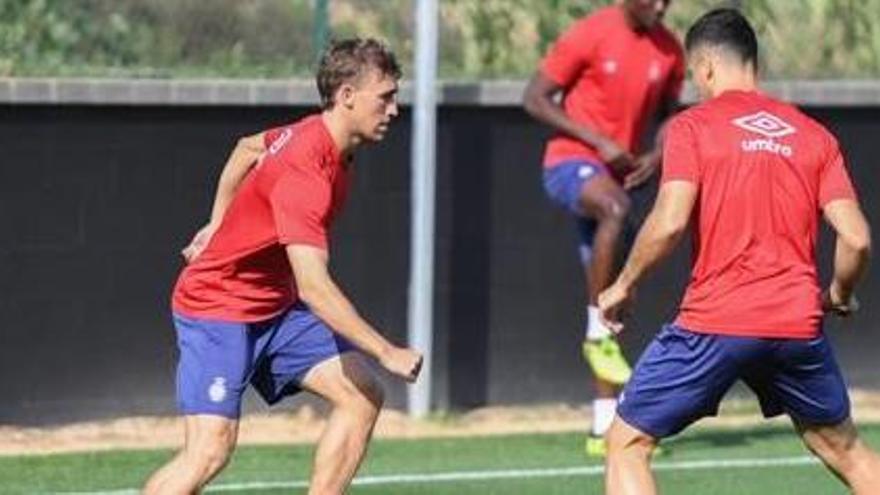 Marc Muniesa controla una pilota durant un entrenament aquesta setmana a Riudarenes.