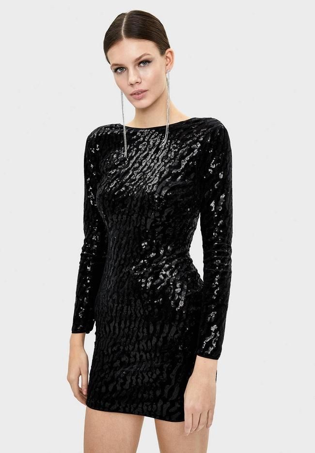 El vestido más buscado es de lentejuelas y está en Bershka