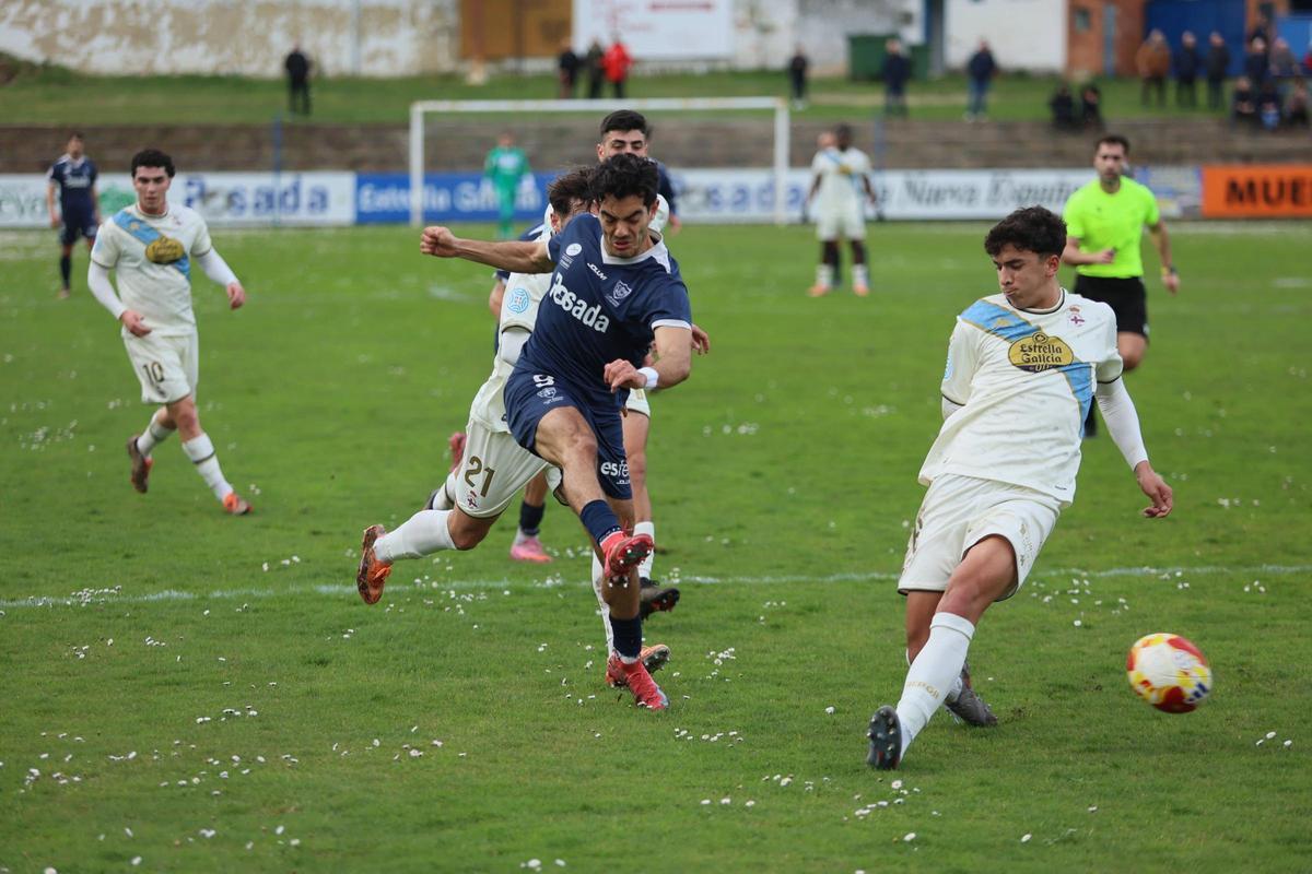 Leyva remata a puerta con la oposición de Samu.