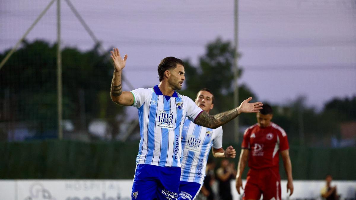 Jauregi celebra uno de los cuatro goles que anotó el Málaga ante el Al-Arabi SC