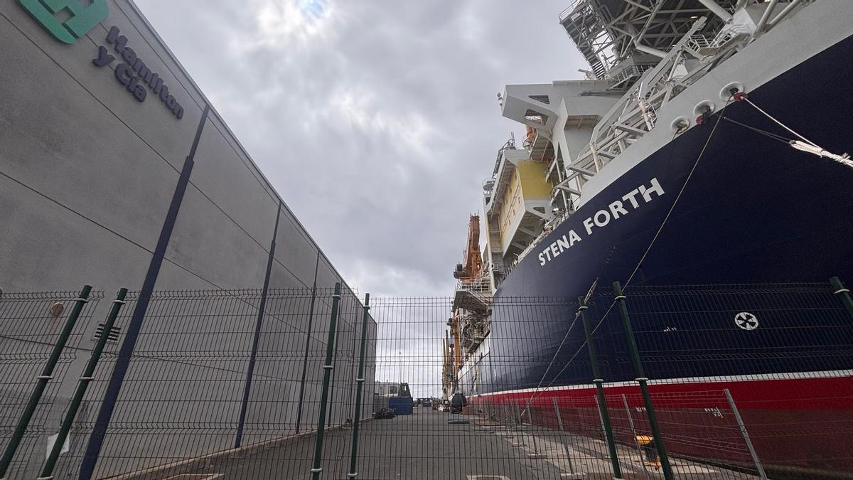 El 'Stena Forth' en la terminal donde opera Hamilton.