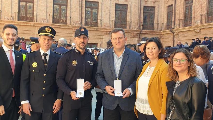 Dos agentes de Alfafar son condecorados por la Generalitat Valenciana