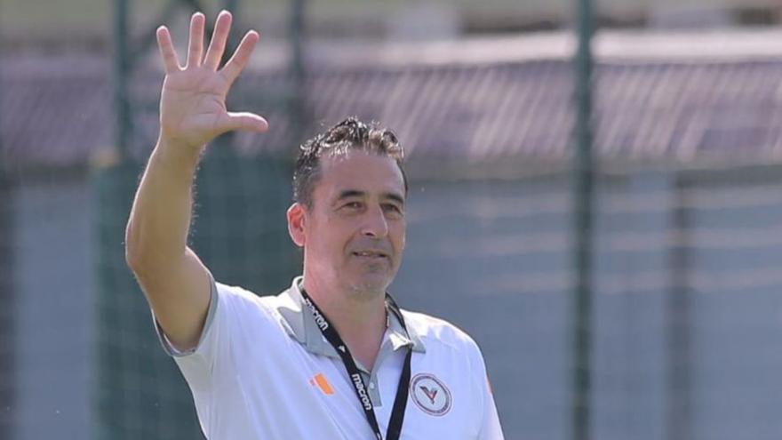 Canito, dirigiendo una de las sesiones técnicas. | CEDIDA