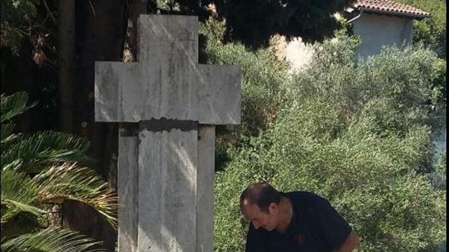 Colocan la Cruz de los Caídos de Sóller en el cementerio municipal