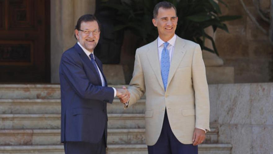 Imagen  del último encuentro entre Rajoy y el Rey en Marivent, en 2015.