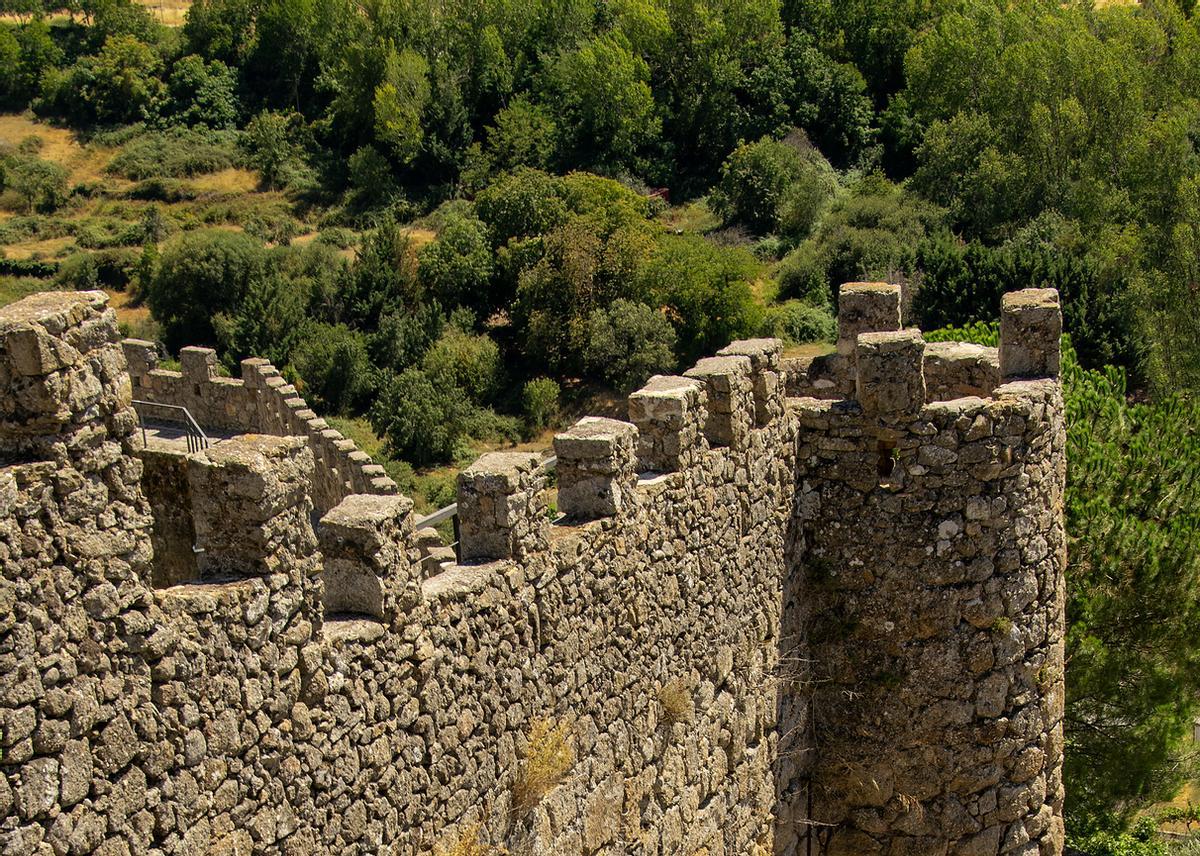 Fuerte medieval de muralla de piedra, Bejar.