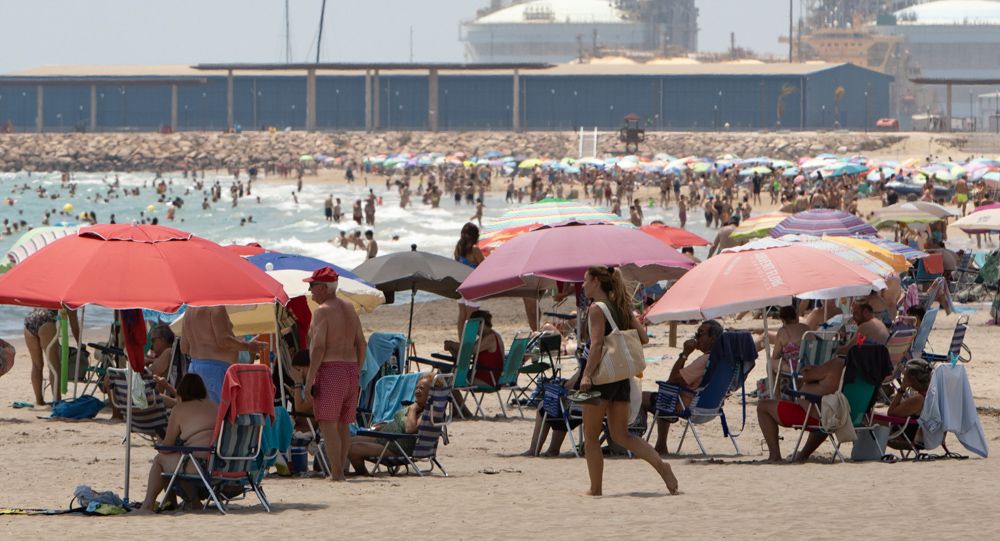 Éxodo a la playa del Port de Sagunt