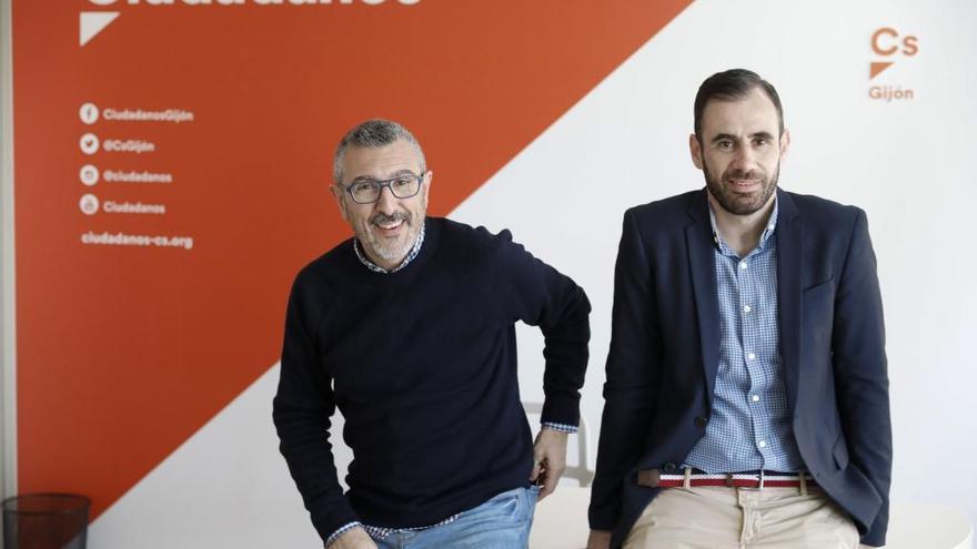 José Carlos Fernández Sarasola y Rubén Pérez, ayer, en la sede del partido.