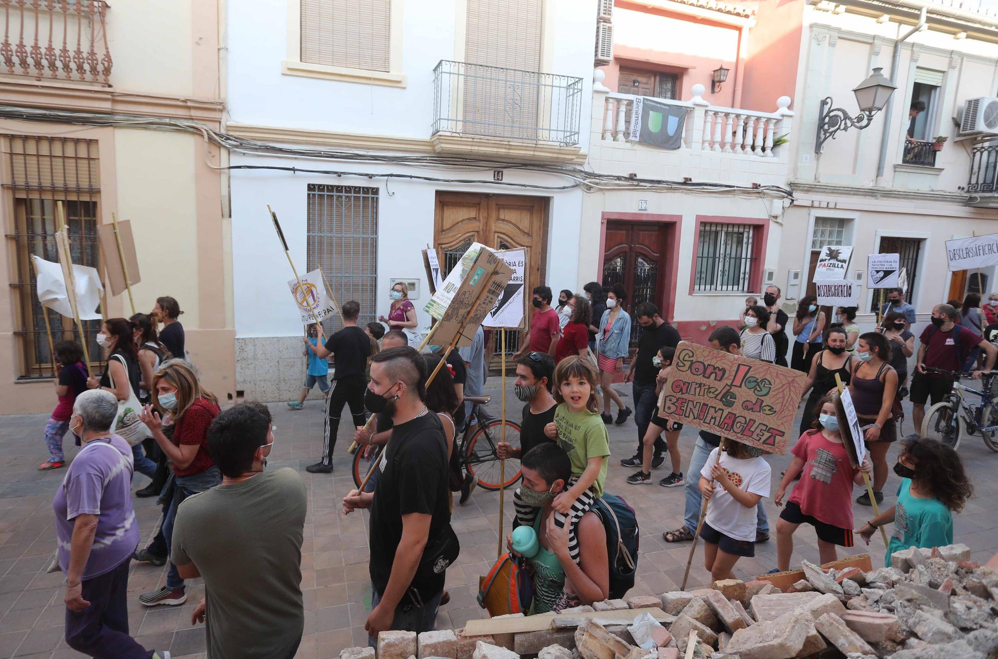 Protesta de los vecinos de Benimaclet contra el vallado de solares ocupados