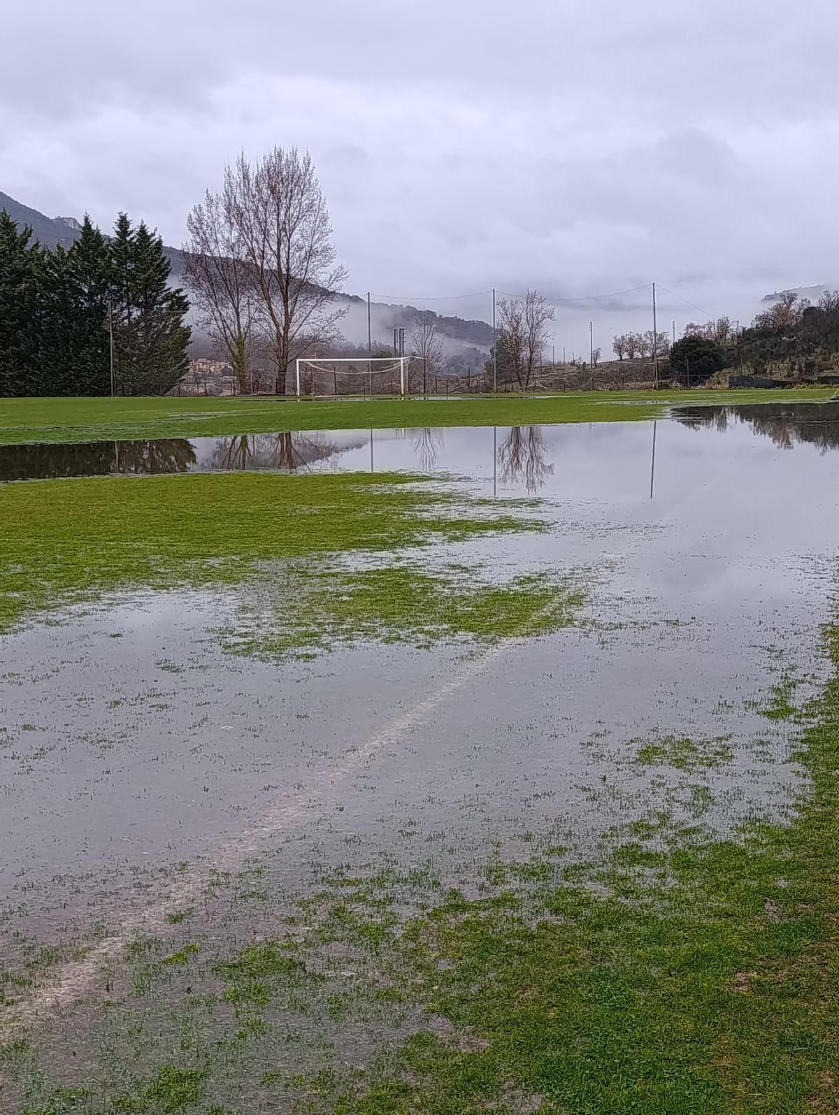 Campos de fútbol anegados en Castellón