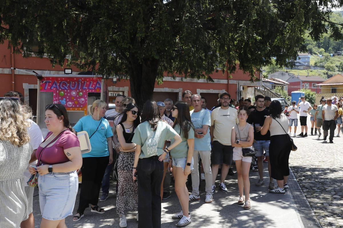 Comida popular en Villoria, Laviana, para celebrar a San Antonio: así está siendo la celebración