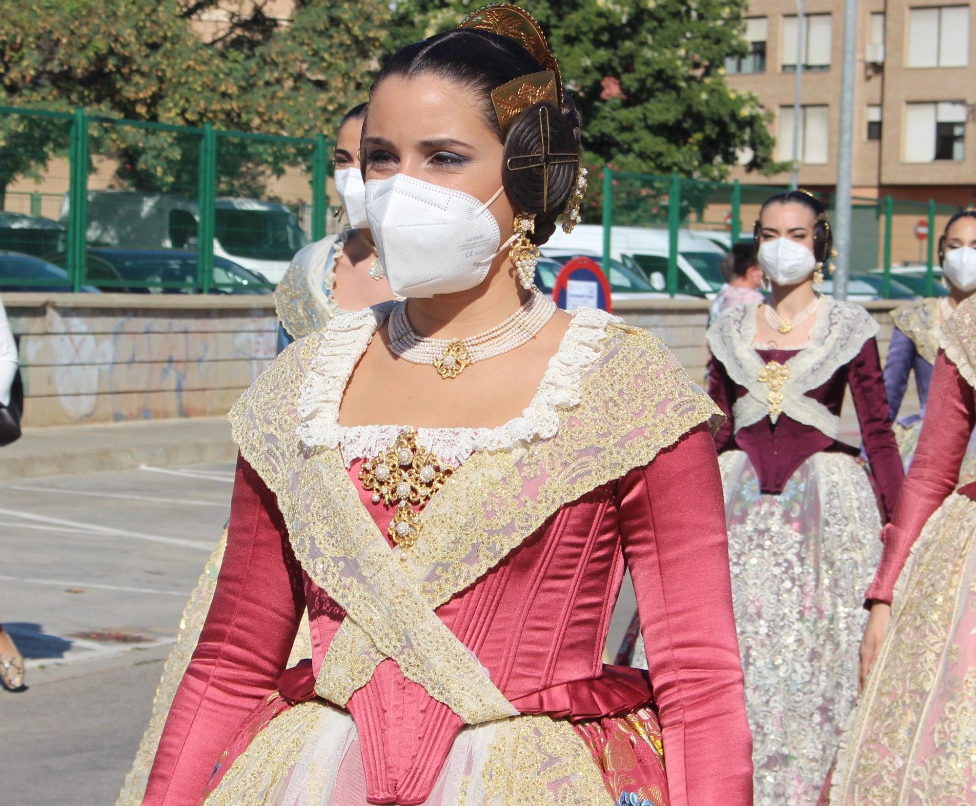 Carmen, Nerea y las cortes acompañan a las fallas de Quart y Xirivella en la procesión de la Senyera