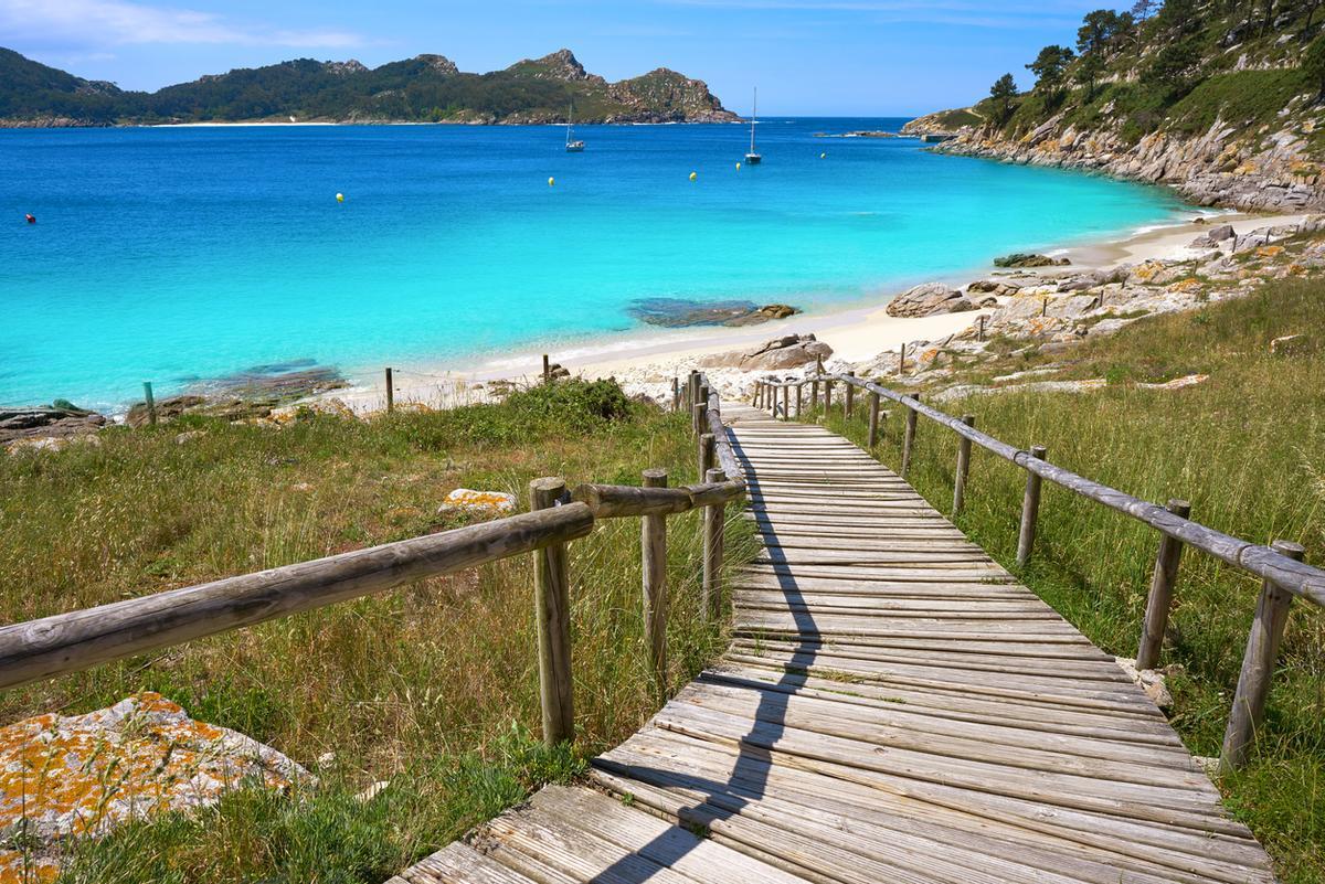 La playa de Nosa Señora en la isla del Faro, Islas Cíes