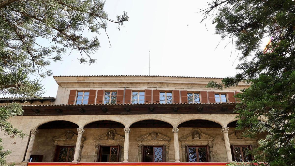 El Govern se suma al Orgullo LGTBI y exhibirá la bandera arcoíris en las sedes de las conselleries