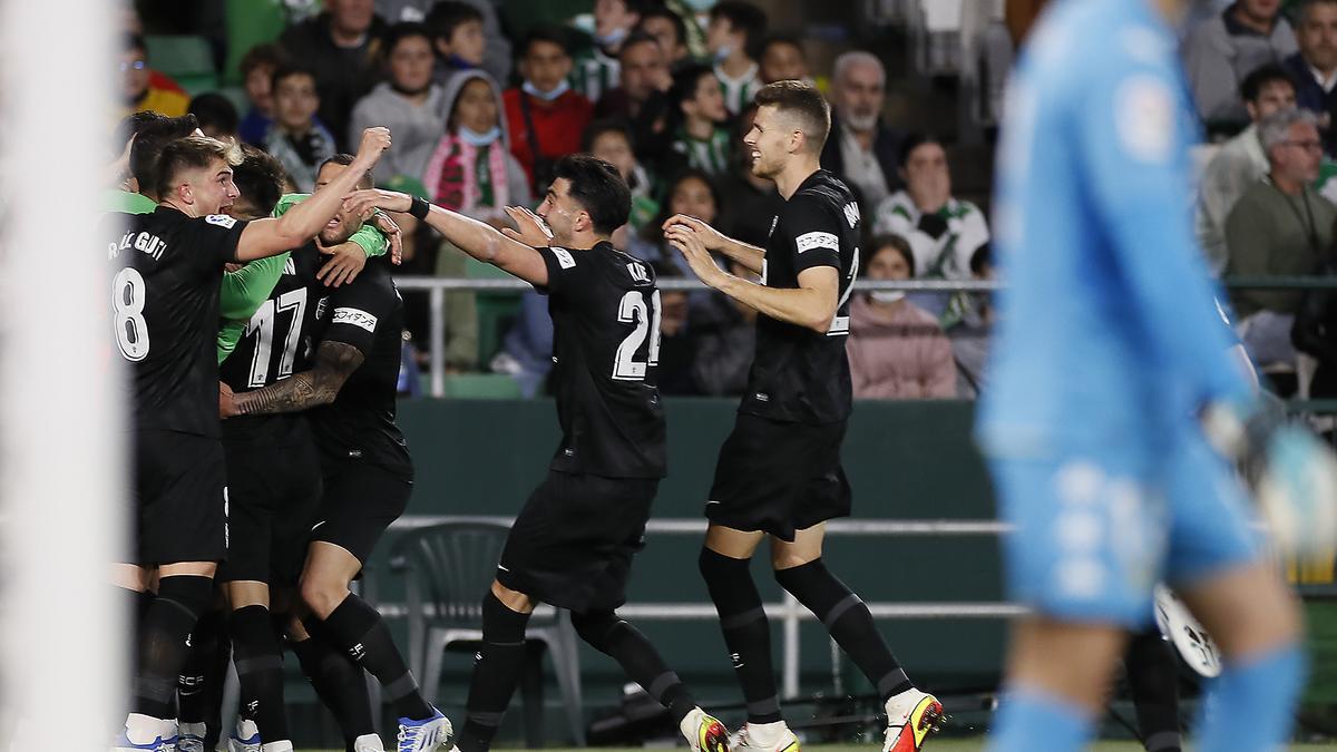 El Elche celebrando la victoria