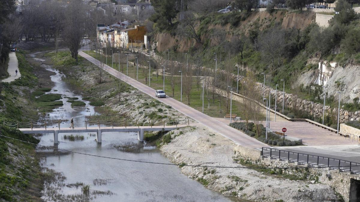 El parque de las Mamás Belga junto al río Clariano, en Ontinyent.