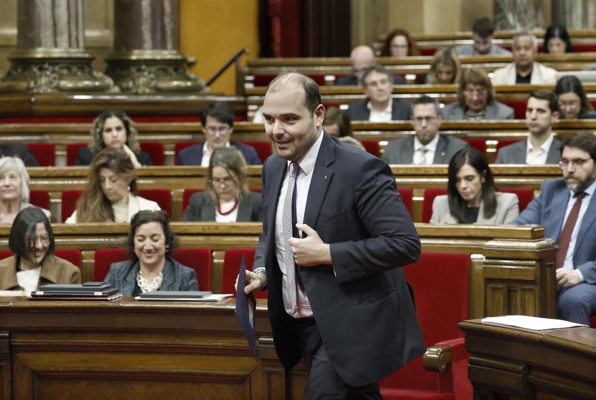 El conseller de Presidència, Albert Dalmau, en el Parlament de Catalunya.