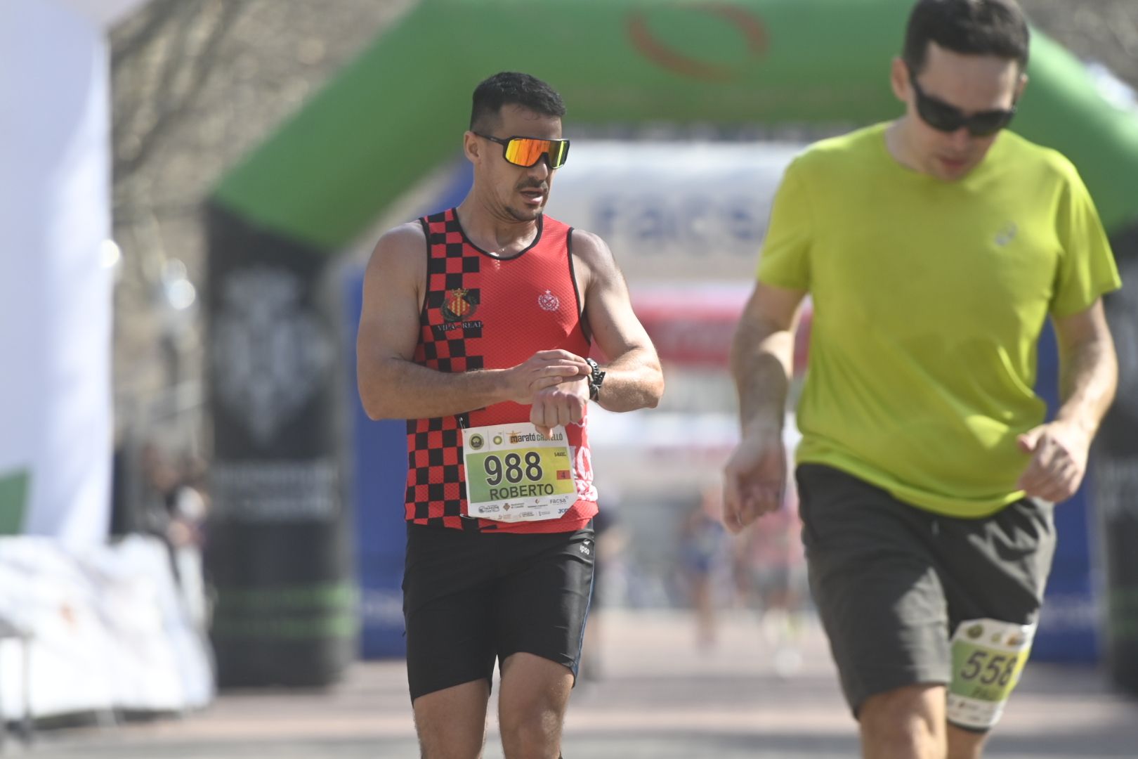 Algunas de las mejores celebraciones en meta del Marató bp Castelló