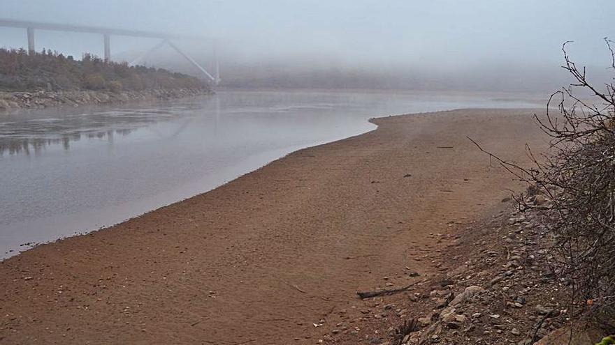 El mismo embalse la pasada semana, con menos nivel de agua. | A. S.