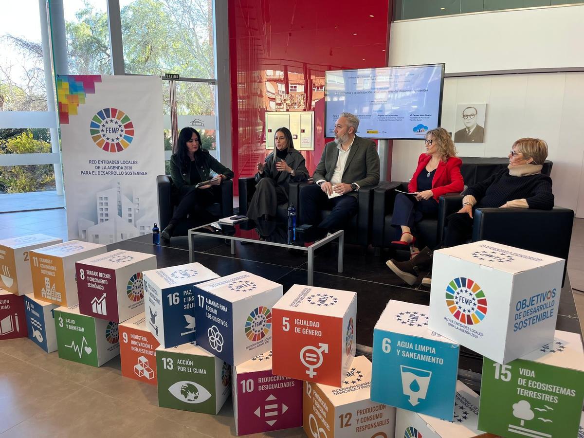 La apertura institucional ha contado con la participación de la alcaldesa de la Vall d’Uixó, Tania Baños; el alcalde de Rafelbunyol, Fran López; el director general de Agenda 2030 del Ministerio de Derechos Sociales, Consumo y Agenda 2030, David Perejil; y el presidente de la Red de Entidades Locales de la Agenda 2030 y alcalde de Benidorm, Antonio Pérez.