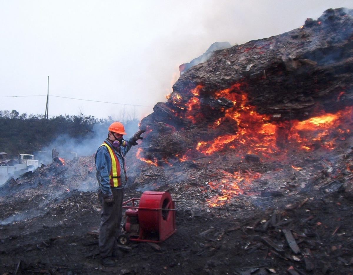 El fuego se originó en el vertedero, ubicado en una vieja mina de carbón