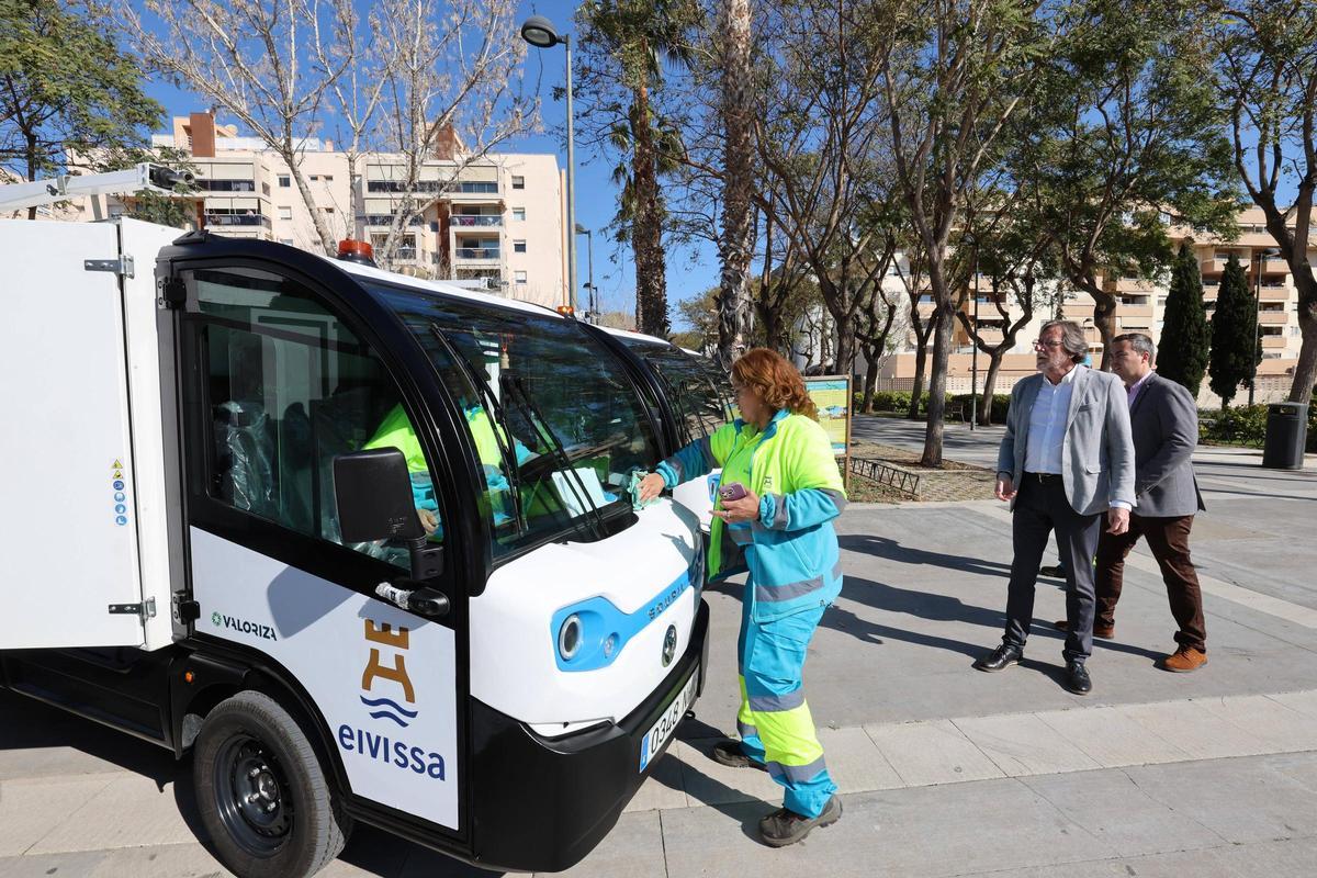 Galería: el Ayuntamiento de Ibiza presenta nueva maquinaria de limpieza viaria