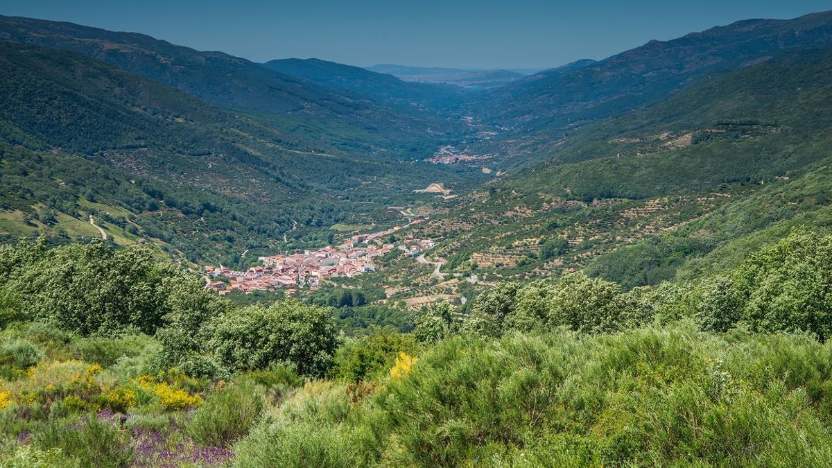 Una vista panorámica que captura el paisaje del Valle del Jerte.