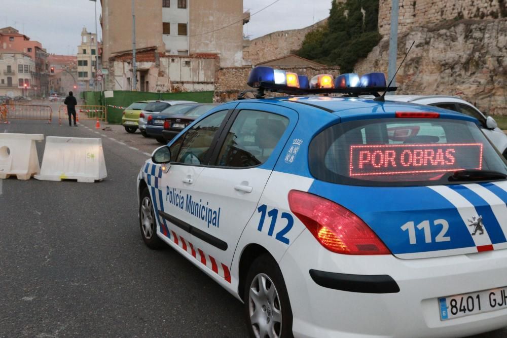 Derribo en la Feria para liberar la muralla.