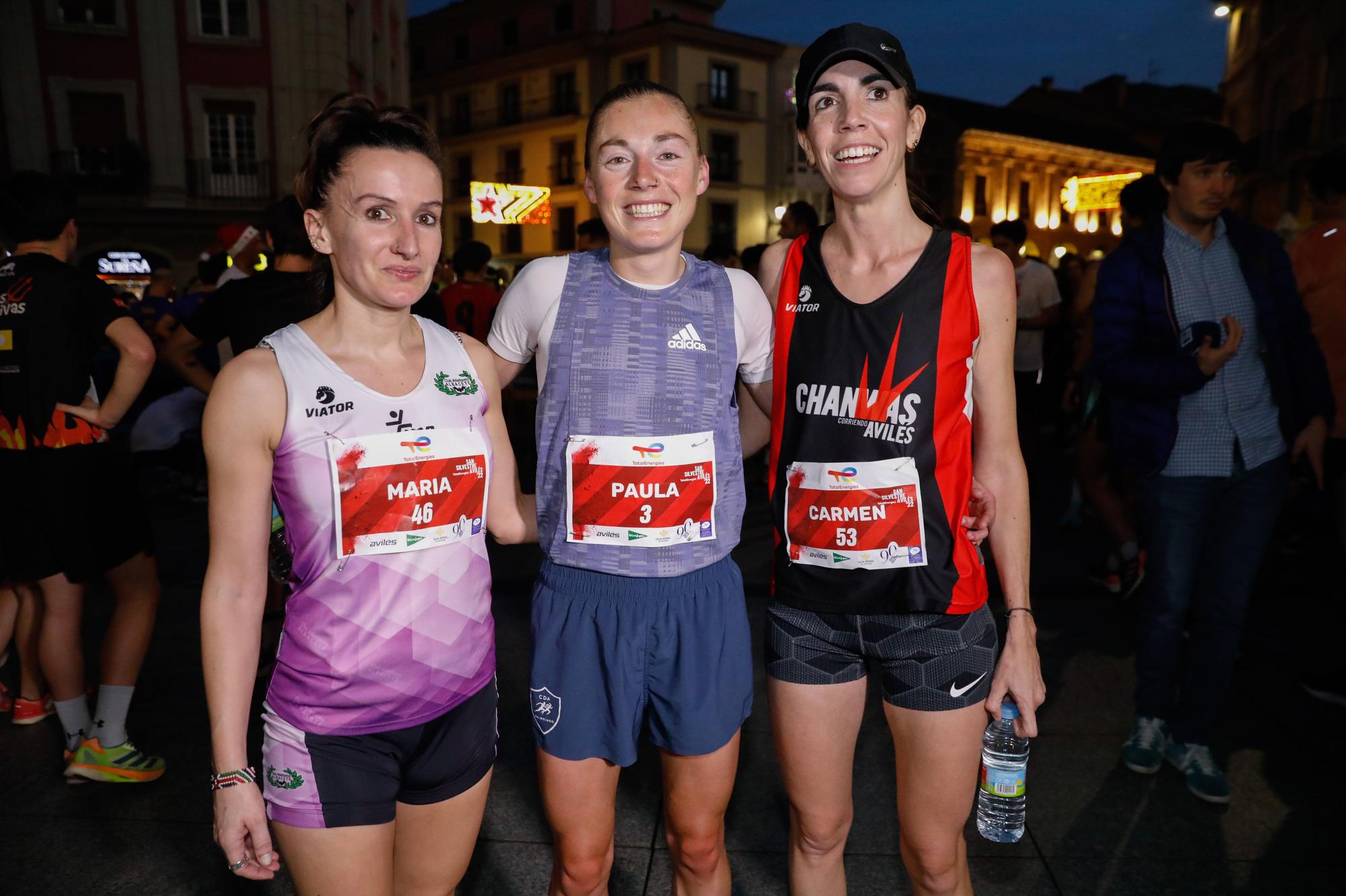 En imágenes: miles de avilesinos despiden el año corriendo la San Silvestre