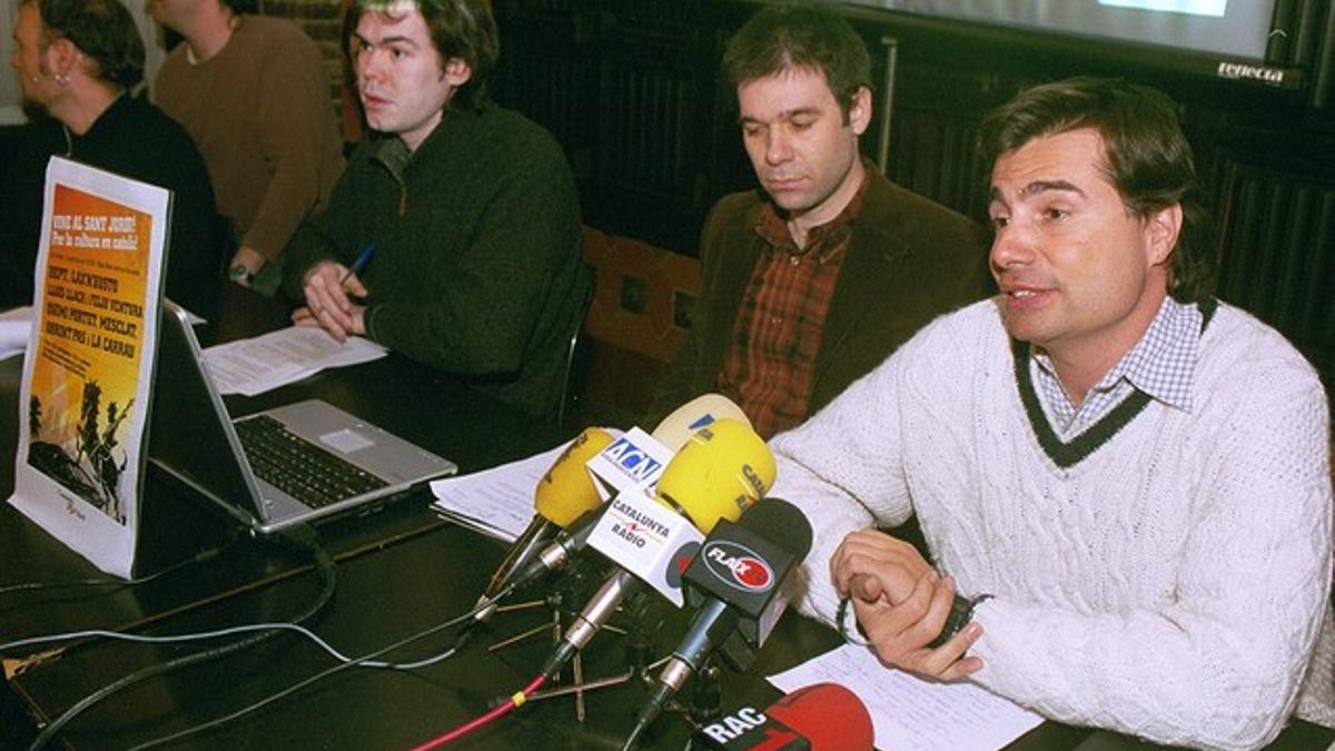 Martí Gasull, el primero por la derecha, en un acto de promoción del rock catalán, en el 2005.